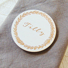 Load image into Gallery viewer, Leaf Round White Wood Wedding Place Setting
